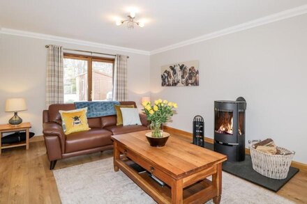 BURNSIDE HOUSE, pet friendly, character holiday cottage in Aviemore