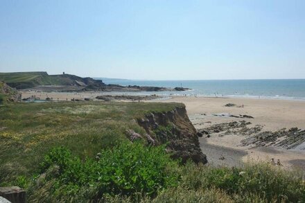 THE LOFT, pet friendly, country holiday cottage in Bude