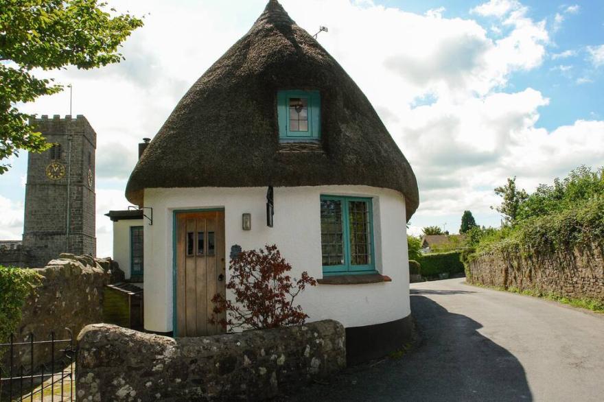 THE OLD FORGE, family friendly, with a garden in Ilsington