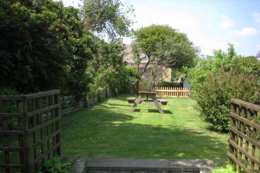 VINE COTTAGE, pet friendly, character holiday cottage in East Prawle