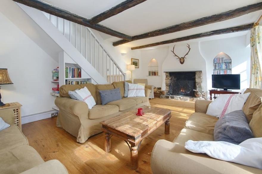 BARN COTTAGE, pet friendly, character holiday cottage in Hawkridge