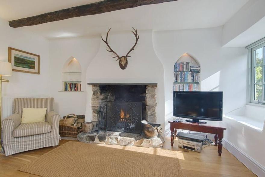 BARN COTTAGE, pet friendly, character holiday cottage in Hawkridge