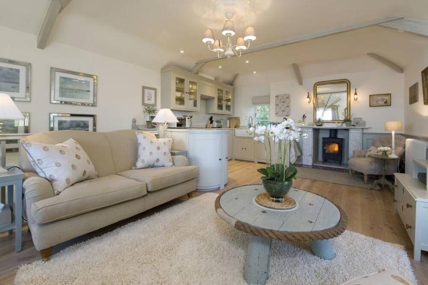 COACH HOUSE COTTAGE, family friendly, with open fire in Strete