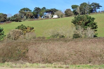 COACH HOUSE COTTAGE, family friendly, with open fire in Strete