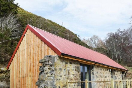 EAST CRAIGDHU COW BYRE, with open fire in Beauly