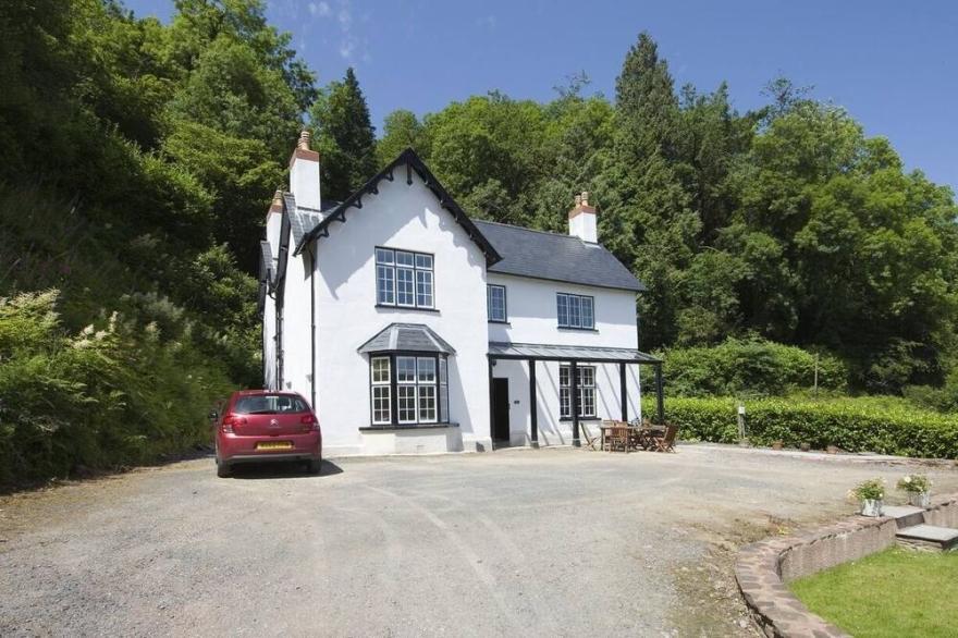 THE MOUNT, family friendly, luxury holiday cottage in Dulverton