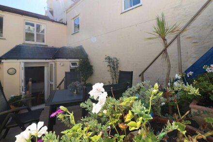 PIER COTTAGE, pet friendly, country holiday cottage in St Mawes