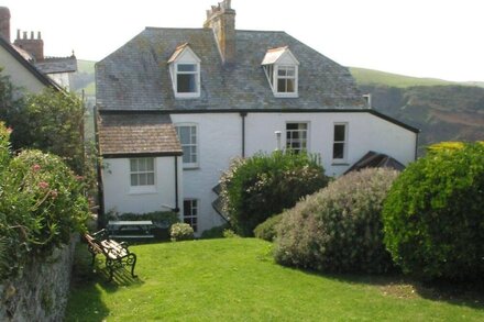 EDGEHILL, family friendly, country holiday cottage in Port Isaac