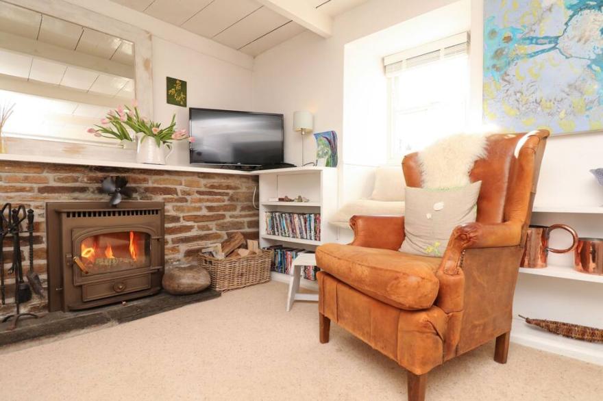 EVERGREEN, pet friendly, country holiday cottage in Rinsey Cove