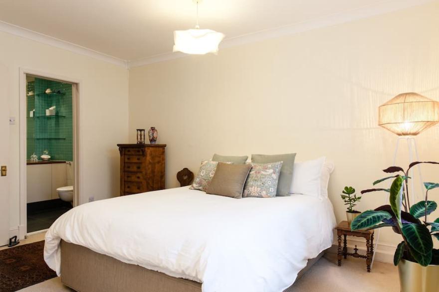 Spacious, Clean and Comfortable in Notting Hill