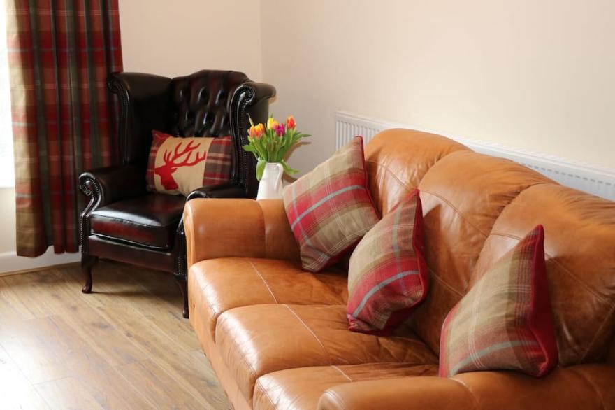 CHERRY FIELDS, pet friendly, with a garden in Bolsover
