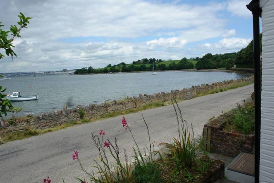 LAKESIDE, Pet Friendly, Luxury Holiday Cottage In Millbrook