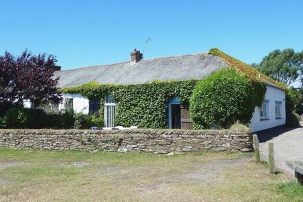 REGATTA COTTAGE, pet friendly, country holiday cottage in Feock