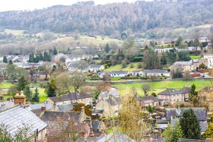 ROCK COTTAGE, pet friendly, with a garden in Bakewell