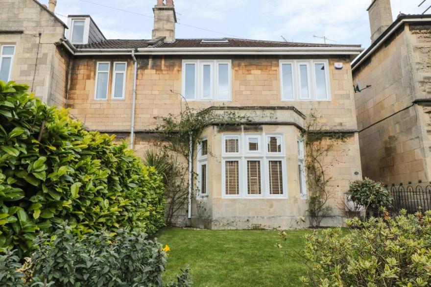 33 CRESCENT GARDENS, Family Friendly, Luxury Holiday Cottage In Bath