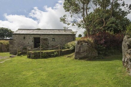 BUSTER BARN, pet friendly, with a garden in Sampford Spiney