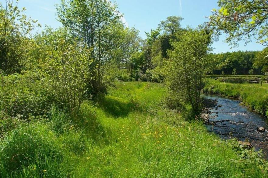 MILL HOUSE BARN, pet friendly, with open fire in South Tawton