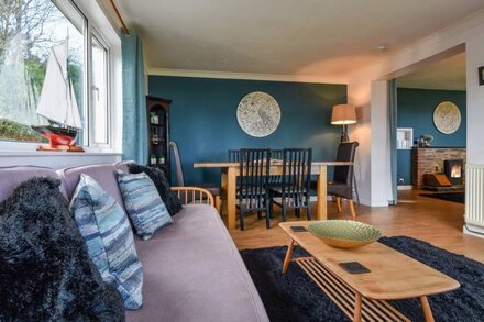 BLUE SEAS, pet friendly, country holiday cottage in St Mawes