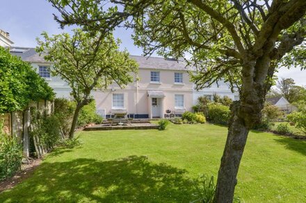 4 COASTGUARDS COTTAGE, family friendly, with open fire in Hope Cove