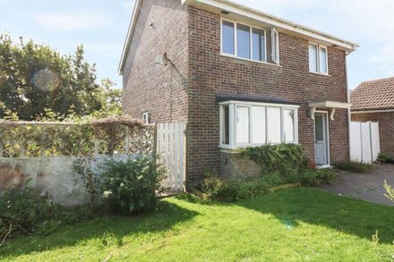 18 POLVELLA CLOSE, family friendly, with a garden in Newquay