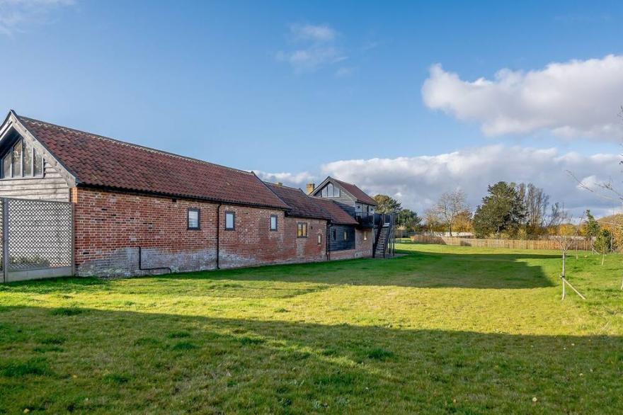 2 bedroom accommodation in Heveningham, near Halesworth