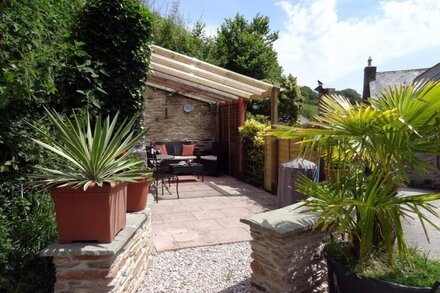 MIXIT COTTAGE, romantic, with pool in Kingsbridge