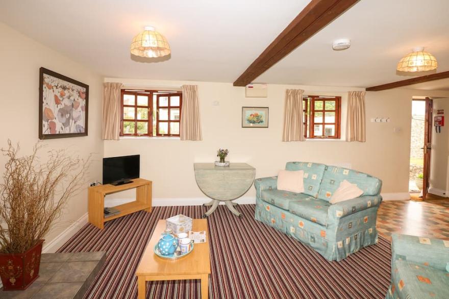 THE LINNEY, pet friendly, country holiday cottage in Colyton