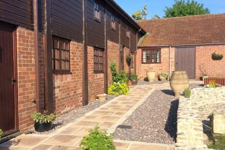 THE LINNEY, pet friendly, country holiday cottage in Colyton