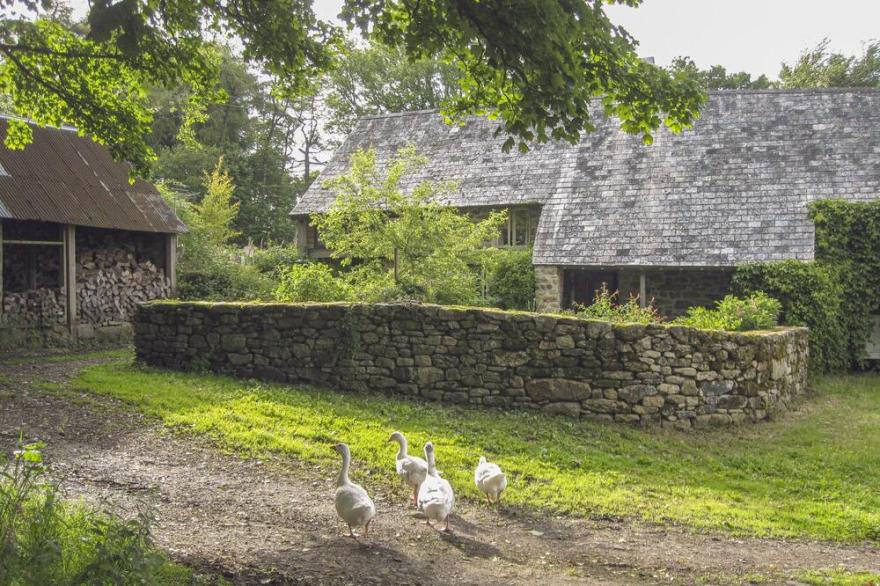 THE BAKEHOUSE, family friendly, character holiday cottage in Gidleigh