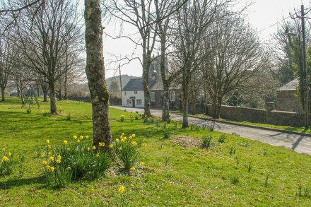 CHURCHGATE COTTAGE, pet friendly in Blisland