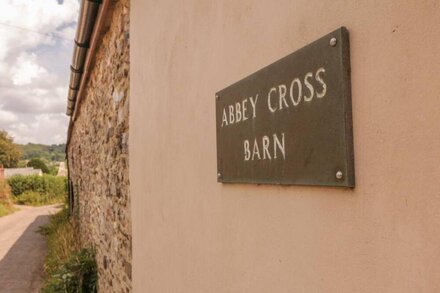 ABBEY CROSS BARN, pet friendly, with a garden in Dunkeswell Abbey