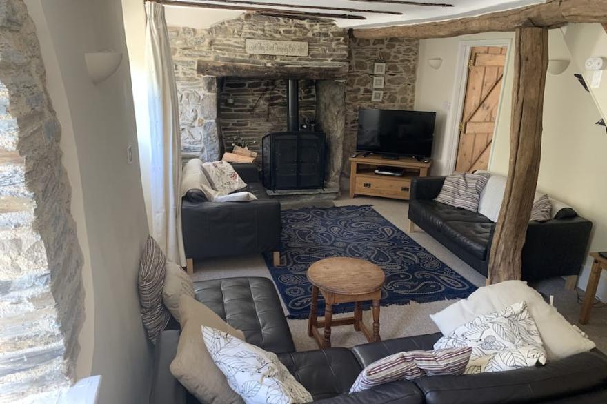 Traditional Cottage, enclosed garden, Trewalder, Nr Port Isaac & surf beaches.