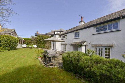 AYR COTTAGE, family friendly, with open fire in Bossiney