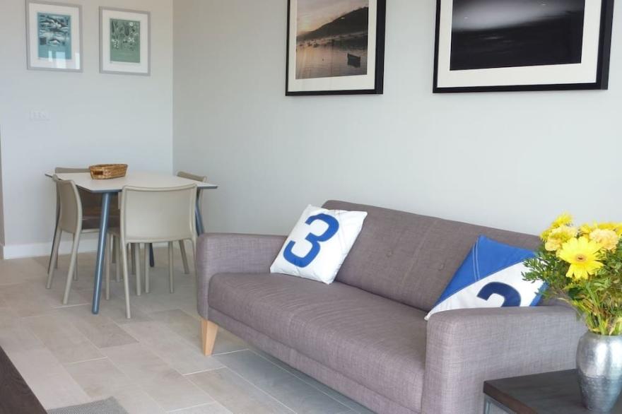 FLAT 8 SEASCAPE, family friendly, luxury holiday cottage in Newquay