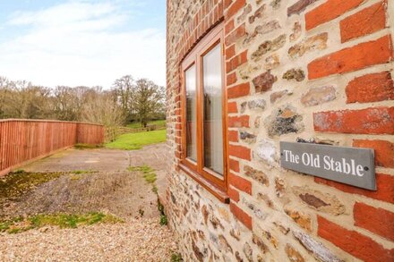 THE OLD STABLE, pet friendly, with open fire in Sidbury