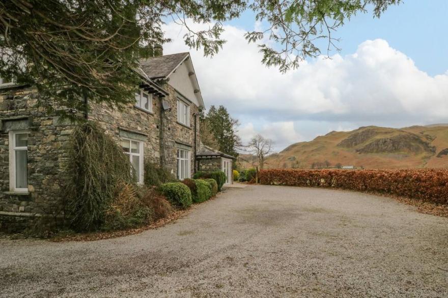 THE OLD VICARAGE, Family Friendly, With Open Fire In Keswick