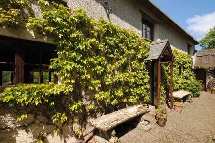 HOPE COTTAGE, pet friendly, country holiday cottage in Riddlecombe