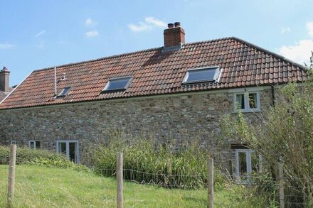 WHITCOMBE COTTAGE, pet friendly, character holiday cottage in Honiton