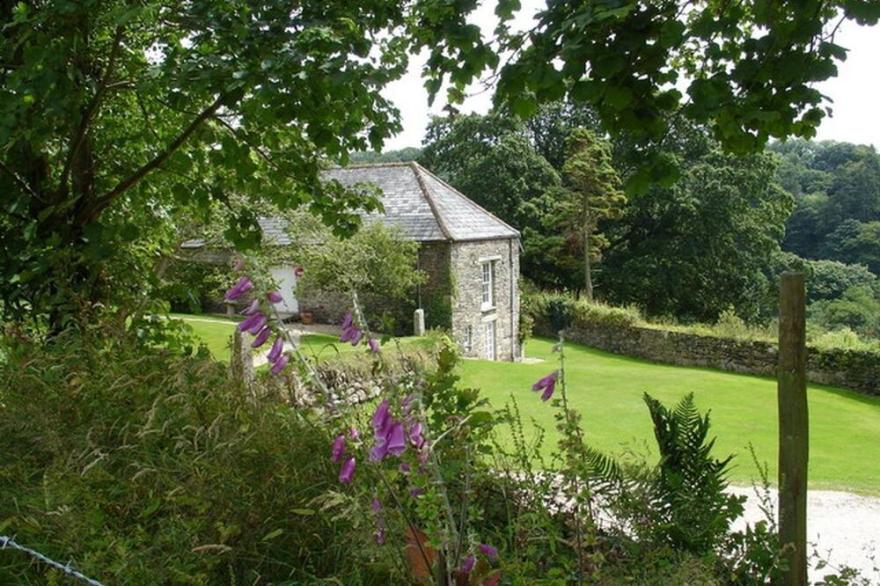 HARRY, pet friendly, country holiday cottage in Blisland