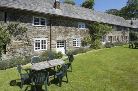 HARRY, pet friendly, country holiday cottage in Blisland