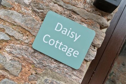 Daisy Cottage - Sleeps 4 guests in 2 bedrooms