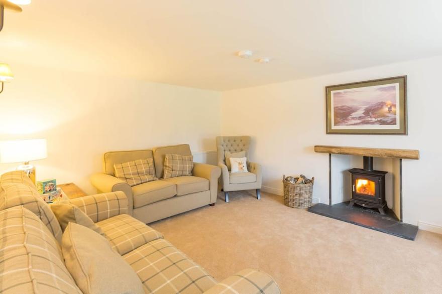 BRAES OF FOSS FARMHOUSE, family friendly in Kinloch Rannoch