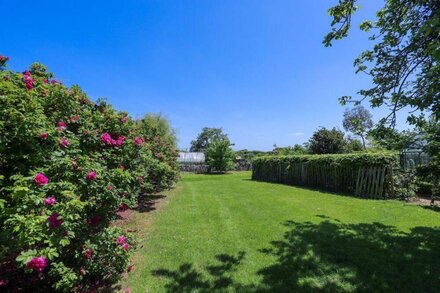 Windmill Flower Barn -  Luxury Cottages