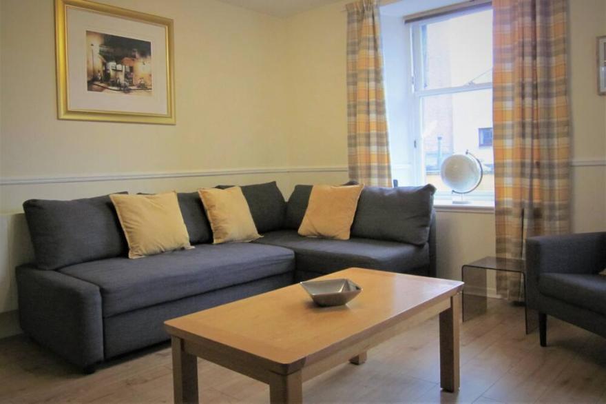 City Centre Apartment. Close to bus/train stations. Everything on your doorstep