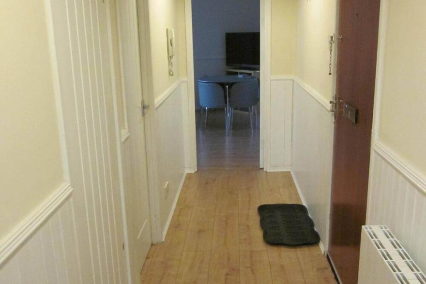 City Centre Apartment. Close to bus/train stations. Everything on your doorstep
