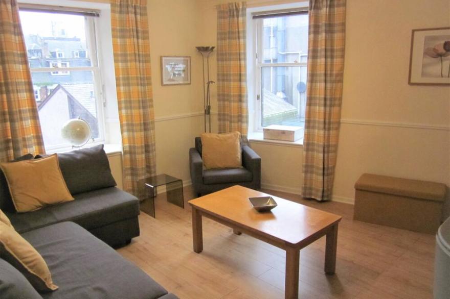 City Centre Apartment. Close To Bus/train Stations. Everything On Your Doorstep