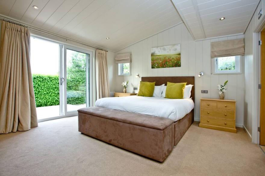 Amber Lodge, Strawberryfield Park -  a lodge that sleeps 2 gues