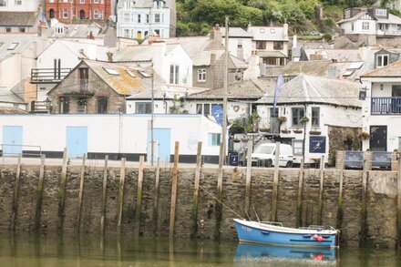 HARBOUR HIDEAWAY, family friendly, country holiday cottage in Looe