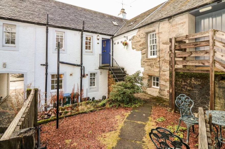 1 THE CROSS, Family Friendly, Character Holiday Cottage In Dunkeld