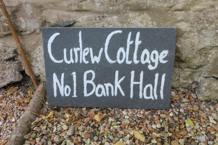 CURLEW COTTAGE, Pet Friendly, Character Holiday Cottage In Ingleton